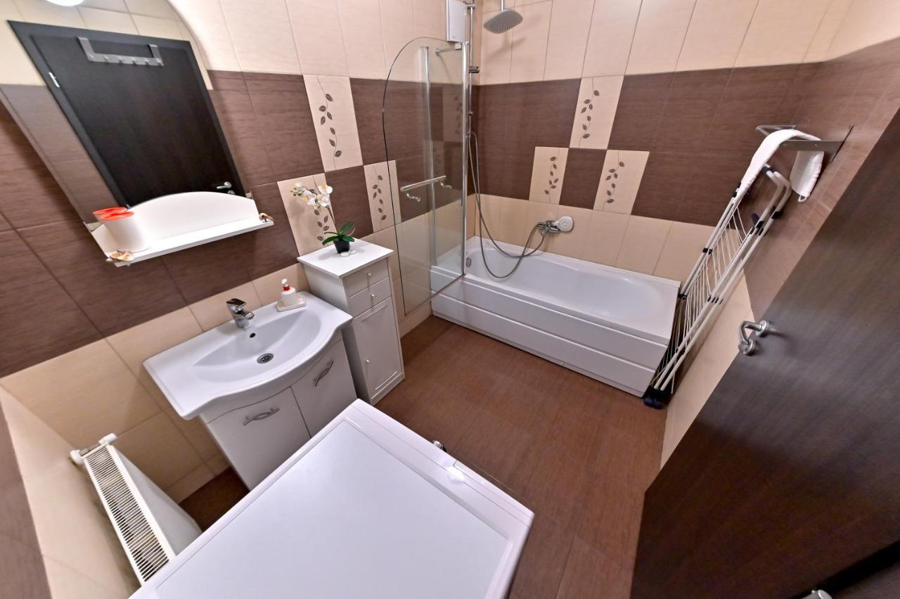Terezianum Apartments, Free Parking シビウ エクステリア 写真