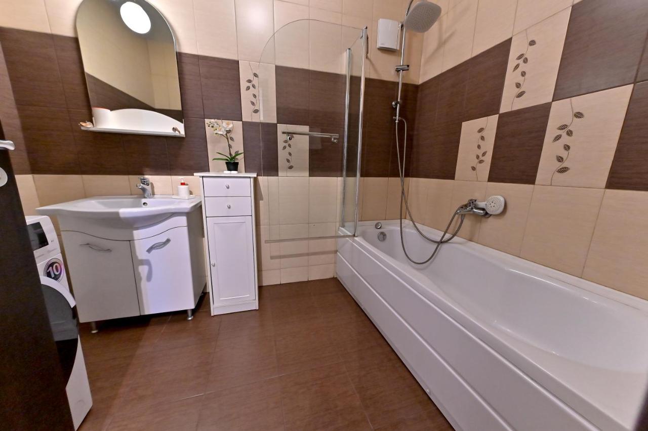 Terezianum Apartments, Free Parking シビウ エクステリア 写真